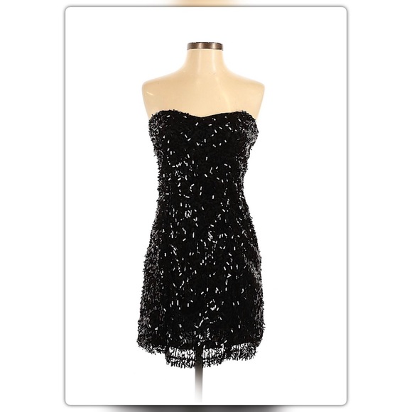 Wet Seal Dresses & Skirts - 🎀 5/$20 🎀 Wet Seal black sequin strapless dress